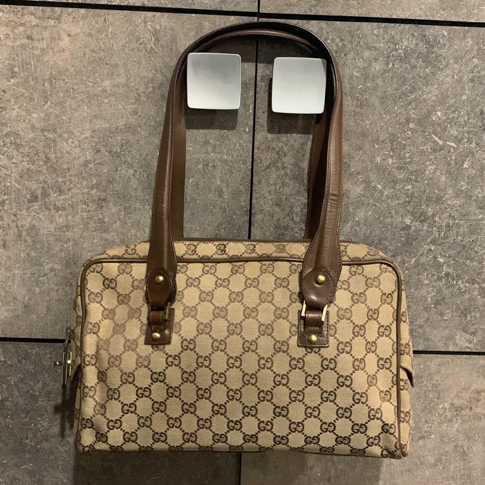 Heavily used Authentic Vintage Gucci Bag - Picture 6 of 10